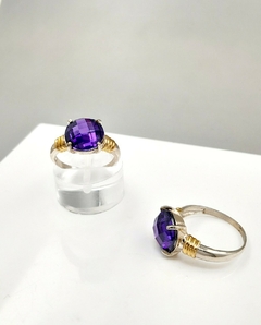Anillo Solitario Piedra Grande Violeta Plata 925 y Oro