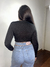Cropped Amelia na internet