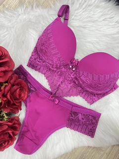 Conjunto Lidia com bojo na internet