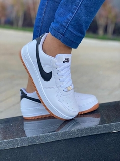 Air force color logo preto e sola caramelo