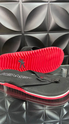 Chinelo Kenner Fundo Vermelho