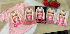 T Shirt Barbie com Chiclete