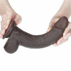 01023 | Prótese realística 23 cm, com camada de dupla densidade, macio por fora e interior firme, possui escroto, veias salientes e ventosa de fixação - LOVETOY - loja online