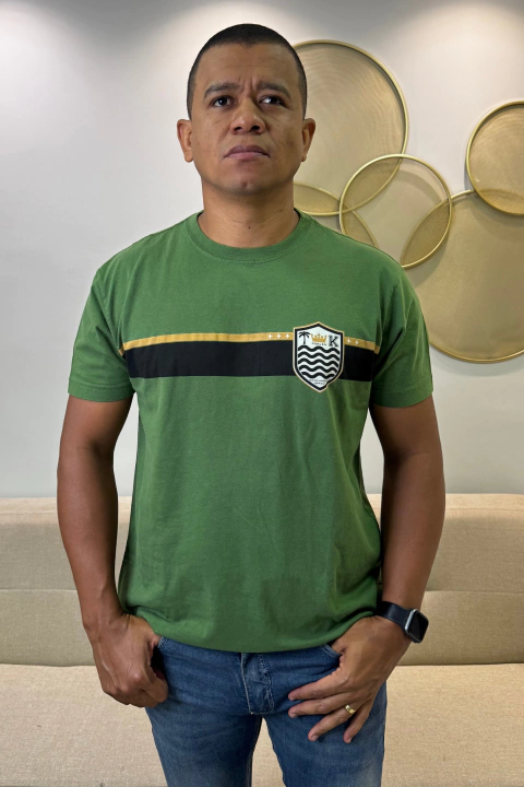 Camiseta Masculina Tshirt Vintage Brasao Futebol Osklen - comprar online