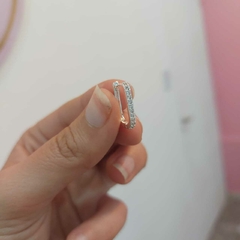 Argollitas Cliker con Piedritas Blancas Encastradas. en internet