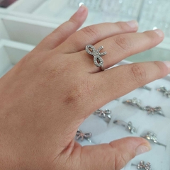 Anillo Moño Grande con piedritas.