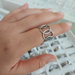 Anillo con Círculos Grandes.
