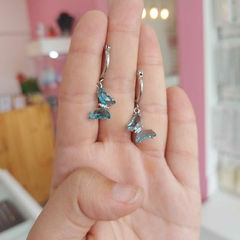 Argollitas con Colgante Mariposas. - Santa Rita Joyas y Accesorios