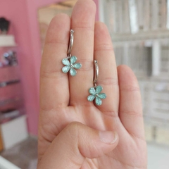 Argollitas con Colgante Flores. - Santa Rita Joyas y Accesorios