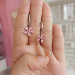 Argollitas con Colgante Flores. en internet
