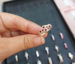 Anillo con Detalles en Oro y Piedritas Encastradas. - Santa Rita Joyas y Accesorios
