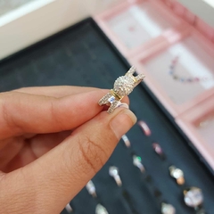 Anillo Frutillita con Detalles en Oro. en internet