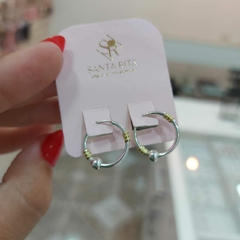 Argollitas con Pelotita y Detalles en Oro Chicas.