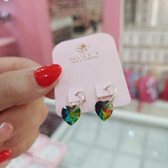 Argollitas Corazón Swarovski Verde Tornosolado. - comprar online