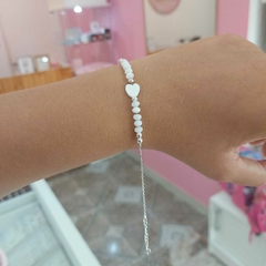 Pulsera con Piedras Blancas y Corazón.