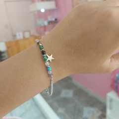 Pulsera con Pelotitas de Color y Dije. - comprar online