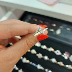 Anillo con Doble Piedrita Blanca. - comprar online