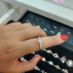 Anillo Corazón Rosa con Brillo.