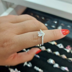 Anillo en V con Corazón.