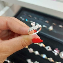 Anillo Corazón con Piedras Blancas Encastradas. - comprar online