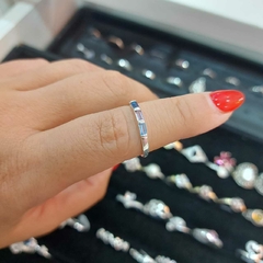 Anillo Fino con Piedritas.