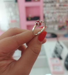 Anillo Frutillita con Detalles en Oro. en internet