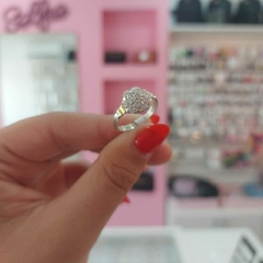 Anillo Frutillita Chato con Detalles en Oro. en internet
