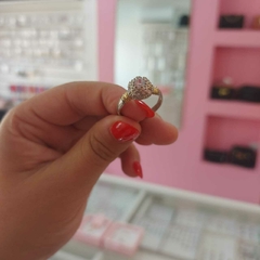 Anillo Frutillita Blanco con Detalles en Oro. - comprar online