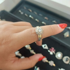 Anillo Frutillita Blanco con Detalles en Oro.