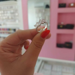 Anillo con Piedras Blancas Encastradas. - comprar online