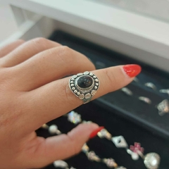 Anillo con Piedra. en internet