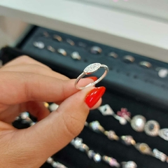 Anillo Tipo Ojito con Piedritas. - comprar online