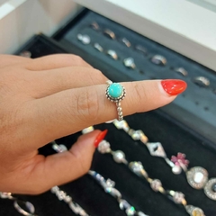 Anillo Pelotitas con Piedra. en internet