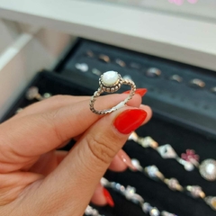 Anillo Pelotitas con Piedra. - comprar online