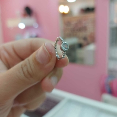 Argollitas Cliker con Piedra Blanca Encastrada. - comprar online