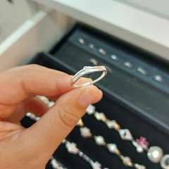 Anillo Tipo Olita con Piedrita. - comprar online