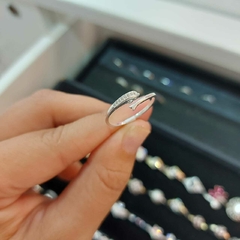 Anillo Regulable Delfín con Piedritas. - comprar online
