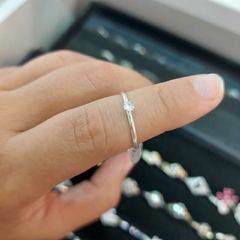 Anillo Fino con Piedra.