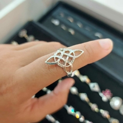 Anillo Nudo de Bruja.