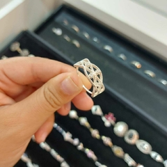 Anillo con Infinitos y Brillo. - comprar online