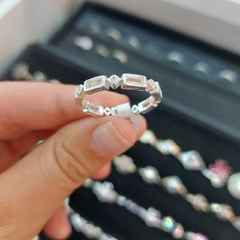 Anillo Triangulitos y Rectangulitos con Piedras Blancas. en internet