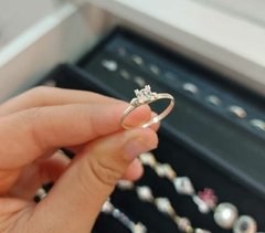 Anillo con Piedra Blanca. - comprar online