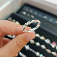 Anillo Triangulitos y Rectangulitos con Piedras Blancas. - comprar online