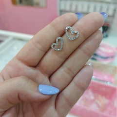 Aros Pasantes Corazón con Piedritas.