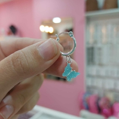 Argollitas con Colgante Mariposas. - Santa Rita Joyas y Accesorios
