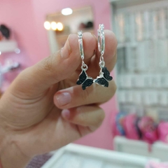 Argollitas con Colgante Mariposas.