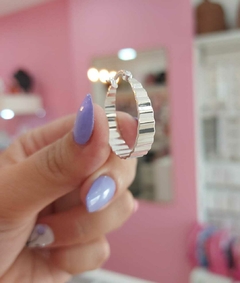 Argollitas Anchas con Detalles. - Santa Rita Joyas y Accesorios