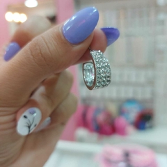 Aros Pasantes Semi Argollitas Anchas con Piedritas. - comprar online