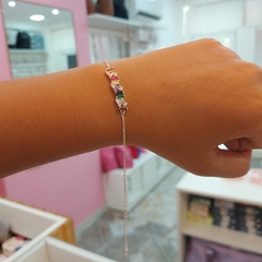 Pulsera con Piedras Encastradas.