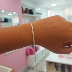 Pulsera de Hombre Fina con Detalles en Oro.